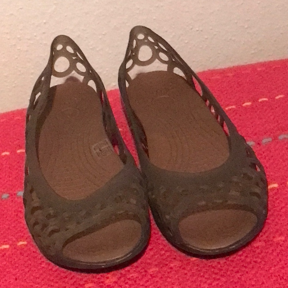 Croc flats